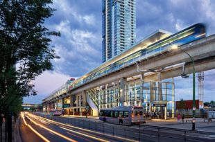 Metrotown Skytrain & Bus Station Metrotown 天车站